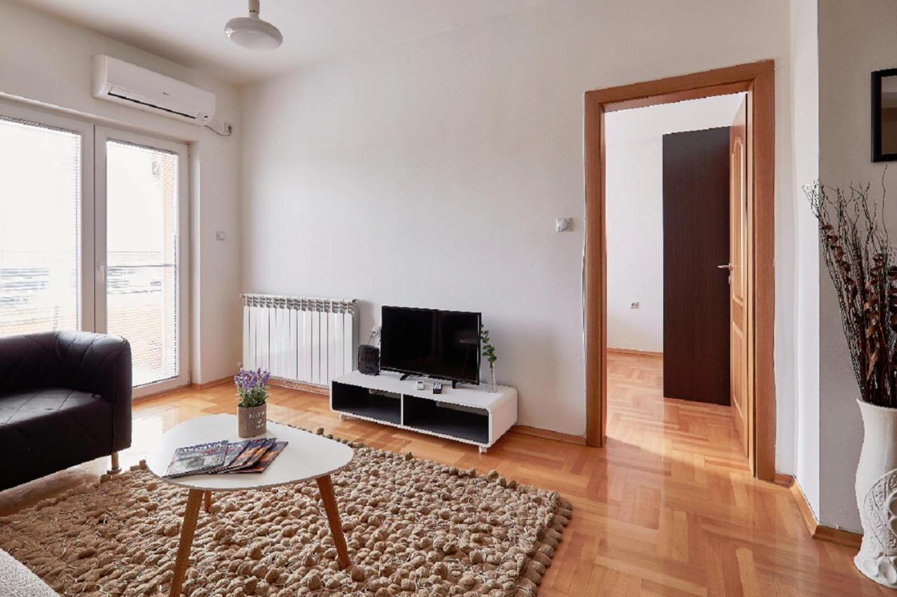 Smart Apartments Skopje Esterno foto